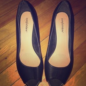 High heel wide width shoe